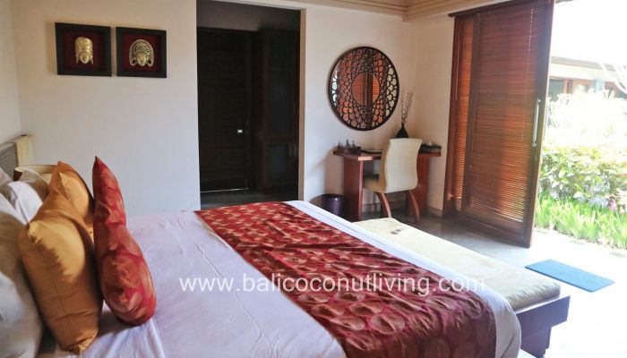 Villa Sun Bright Slider