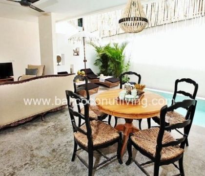 Villa bronze white