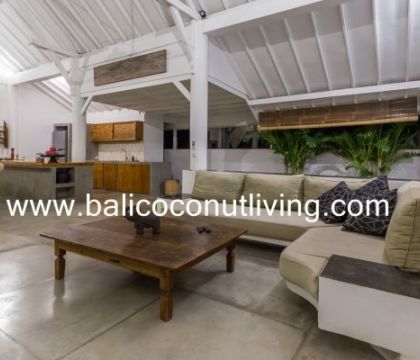 Villa White Peacock 