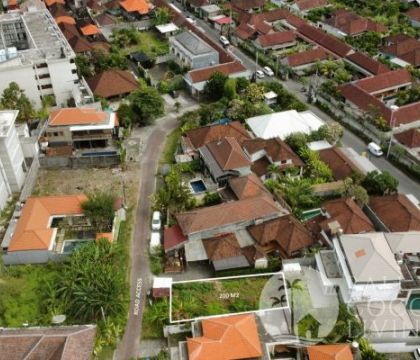 2 Are for sale, Land