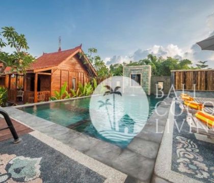 The Wooden Bungalow