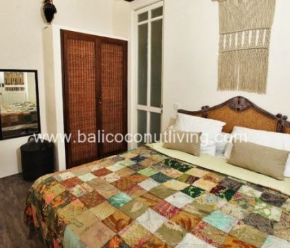 Villa bronze white