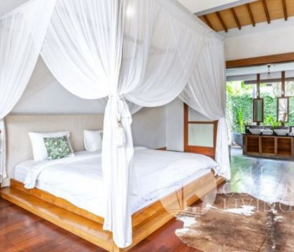 Friendly Bee Villa