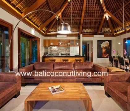 Villa Tepi Pantai