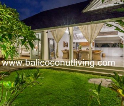 Villa White Peacock 