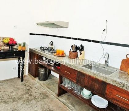 Villa bronze white