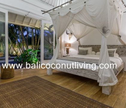 Villa White Peacock 