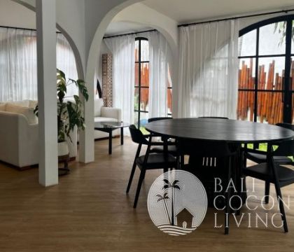 Villa Royal White