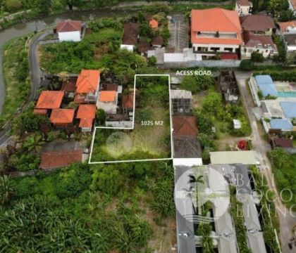 10,25 Are for sale, Land