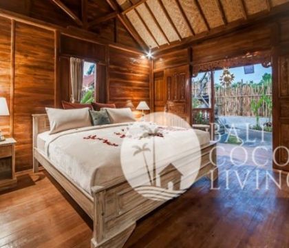 The Wooden Bungalow