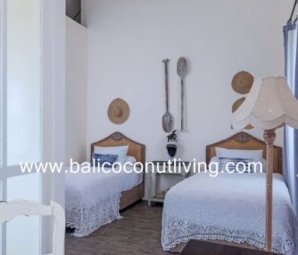 Villa Bronze grey