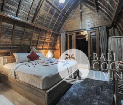 The Wooden Bungalow