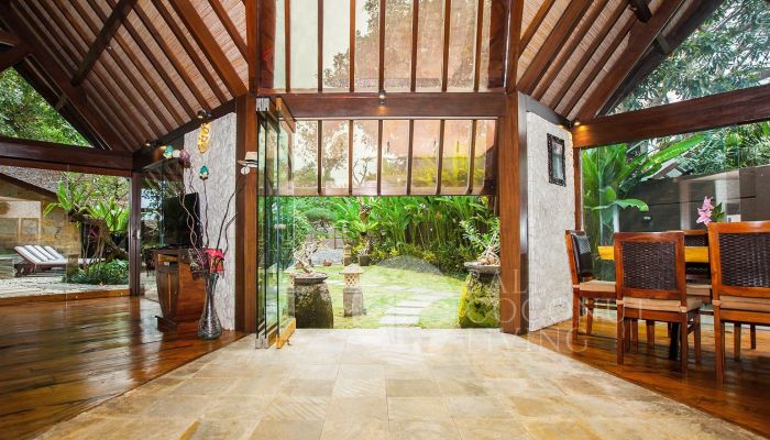 Villa Alphard Slider