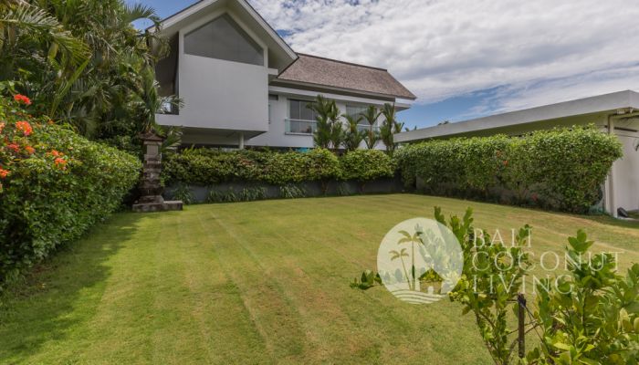 Villa Pine Tree Slider