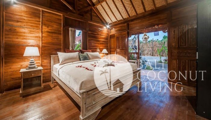 The Wooden Bungalow Slider