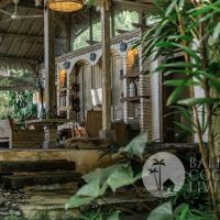 The Vintage House Gallery